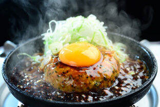 名物!!ネギ盛月見つくね